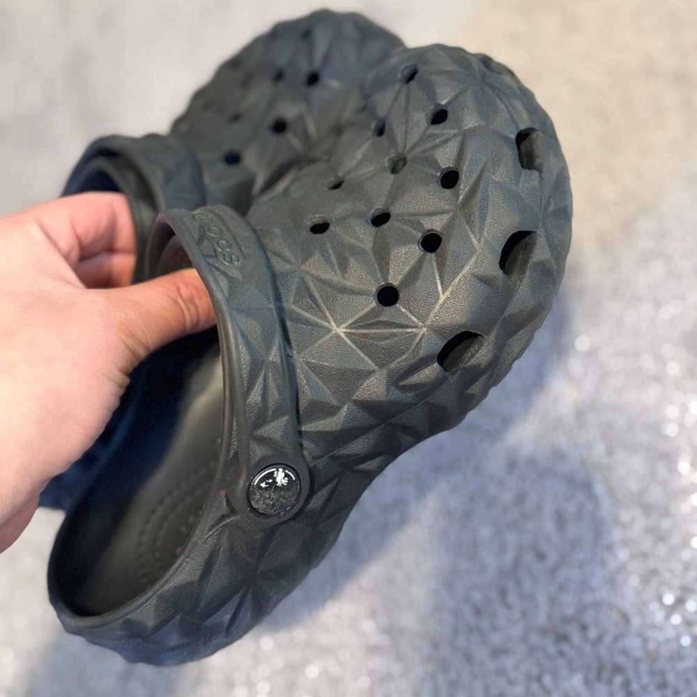 Geometric Patterned Gray Clogs